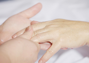 Handtherapie bei ergoplus | Ergotherapie Mannheim